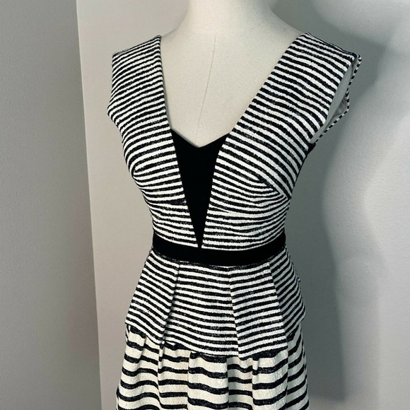 ๐
ฝ๐๐ $338 Bcbgmaxazria Piper V-neck Striped Peplum Open-back Mini Dress - Picture 3 of 14